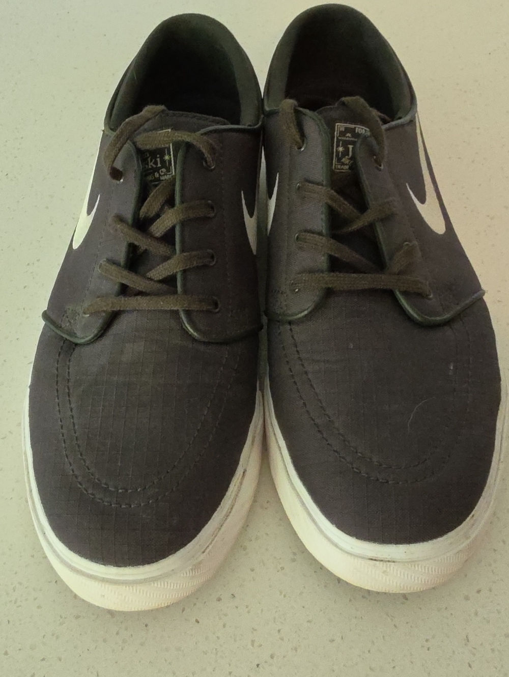 Nike Men’s Dark Green Canvas Sneakers with White Swoosh